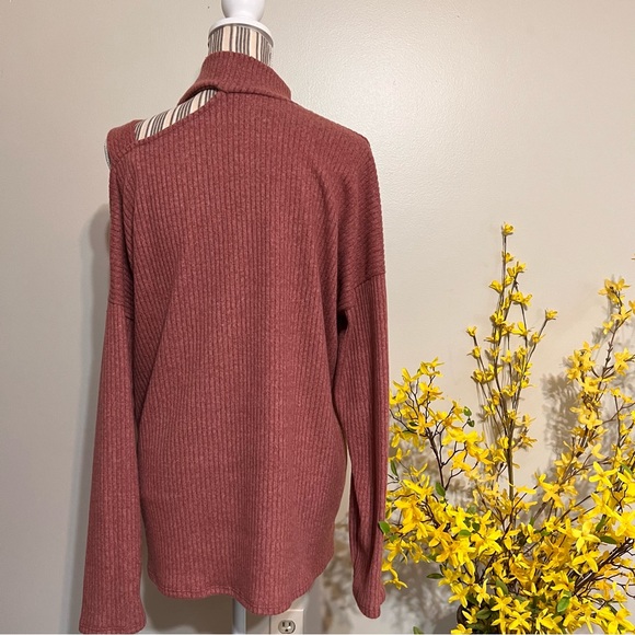 Vanilla Bay Heathered Burgundy Left Sleeve Cutout Long Sleeve Sweater - Size L - Picture 3 of 7